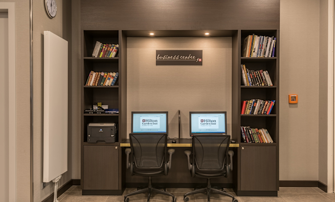 https://assets.hiltonstatic.com/image/upload/t_MODx%20- Thumb/t_MODx - Thumb/v1574705599/Imagery/Property%20Photography/Hilton%20Garden%20Inn/F/FRACEGI/hilton-garden-inn-frankfurt-city-centre-FRACEGI-BusinessCentre-7619-H.jpg